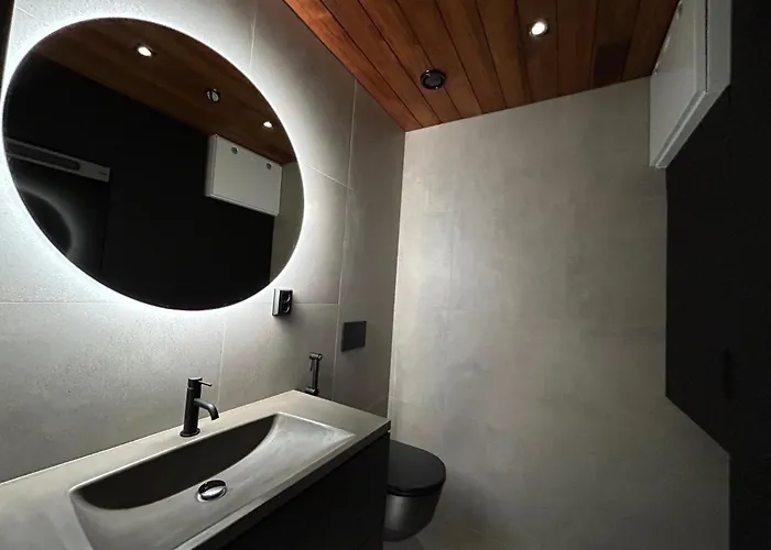 Hide In Apartman Levi